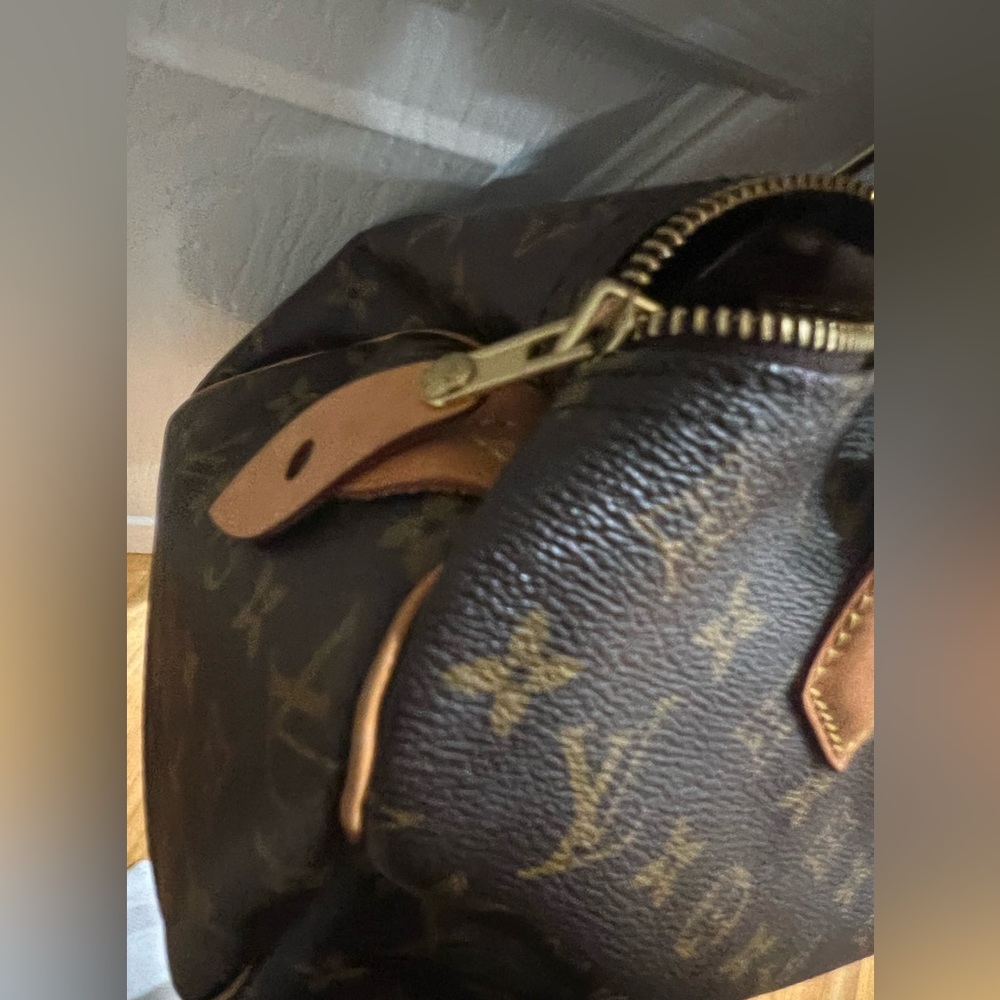 Louis Vuitton bag / Louis Vuitton hand bag / Louis Vuitton duffel bag / purse - Picture 4 of 14